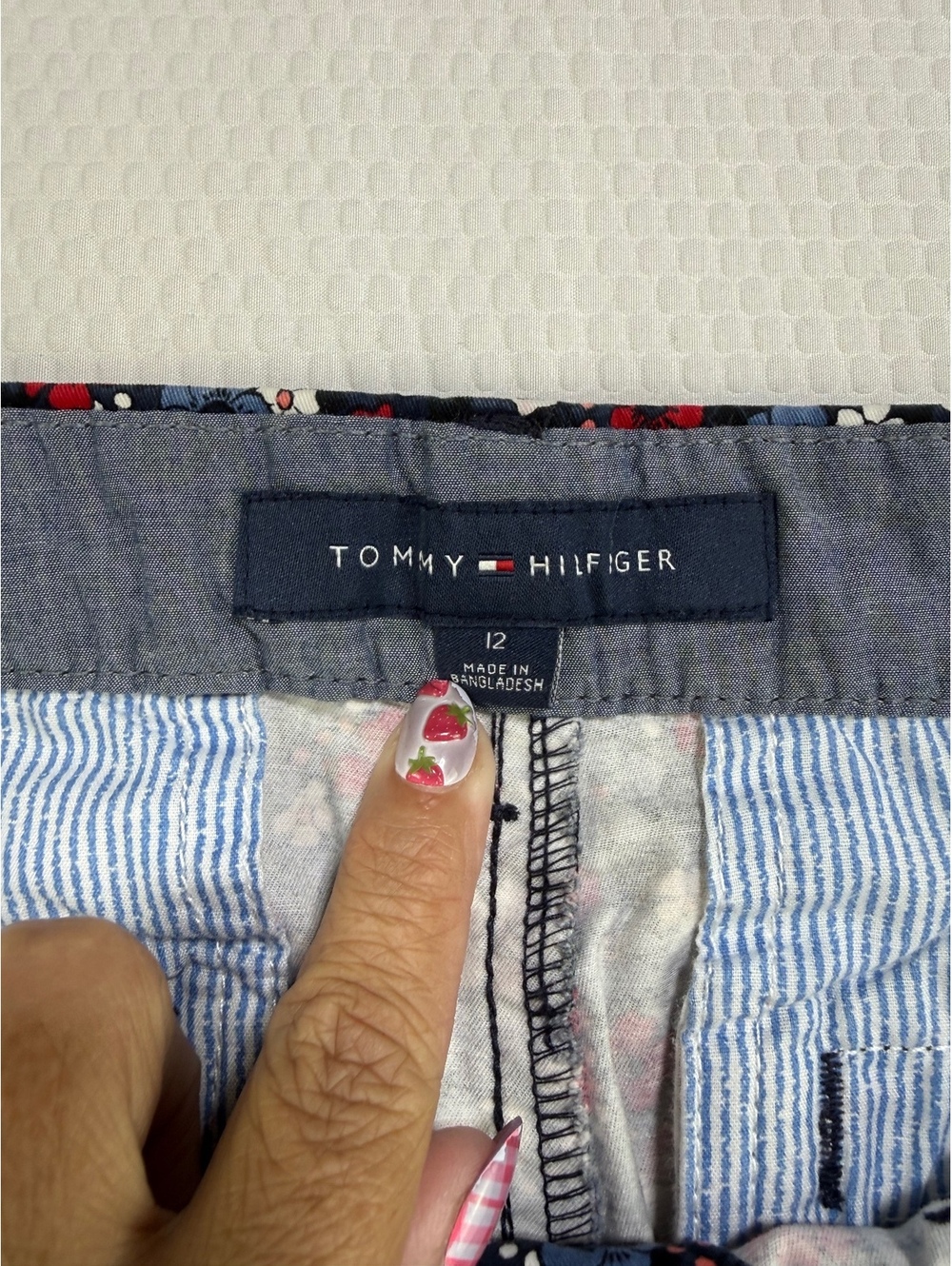 Tommy Hilfiger Women’s Size 12 Floral Bermuda Shorts Navy Red Blue - Picture 3 of 6